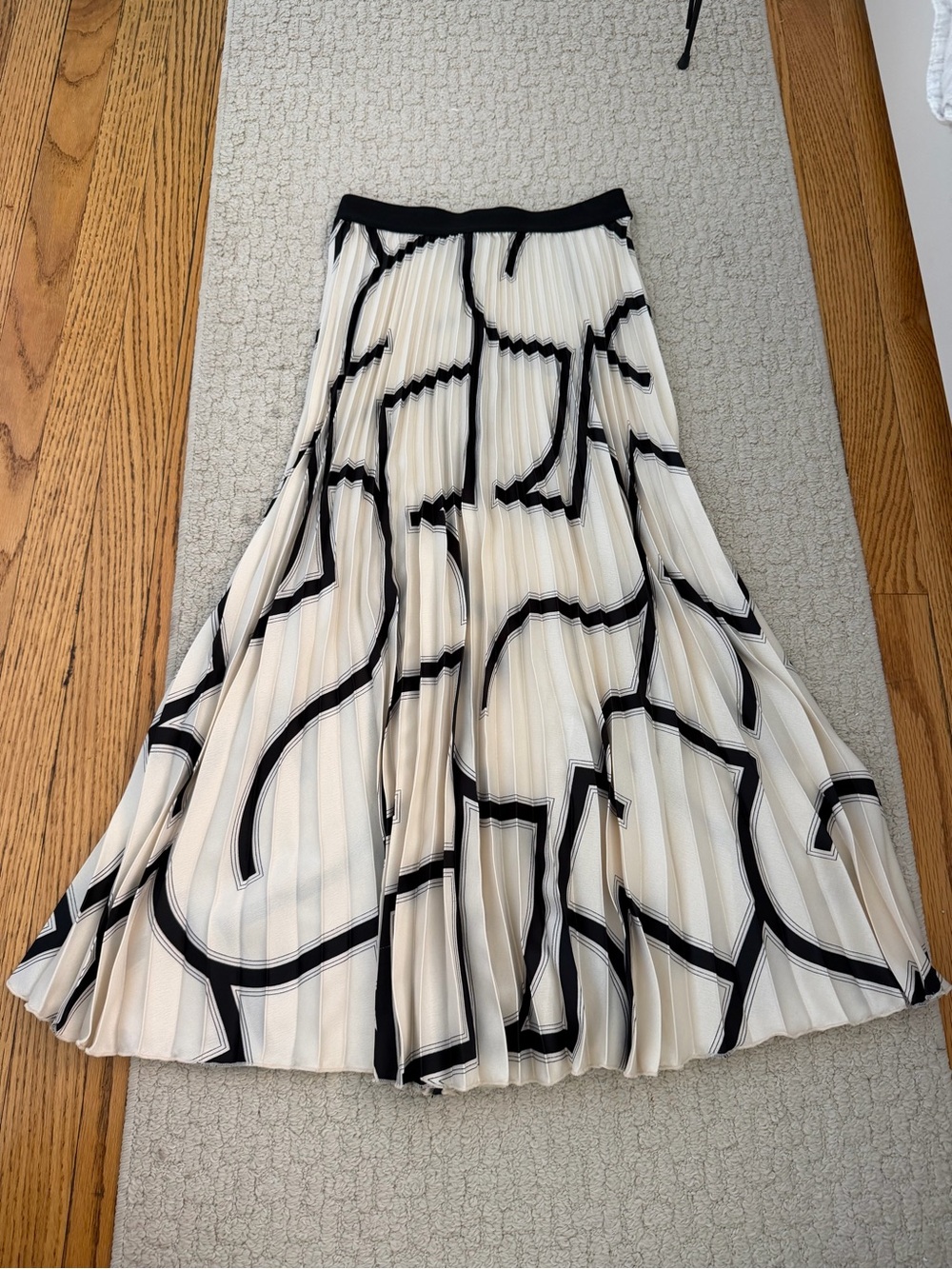 H&M Cream and Black Pleated Midi Skirt
